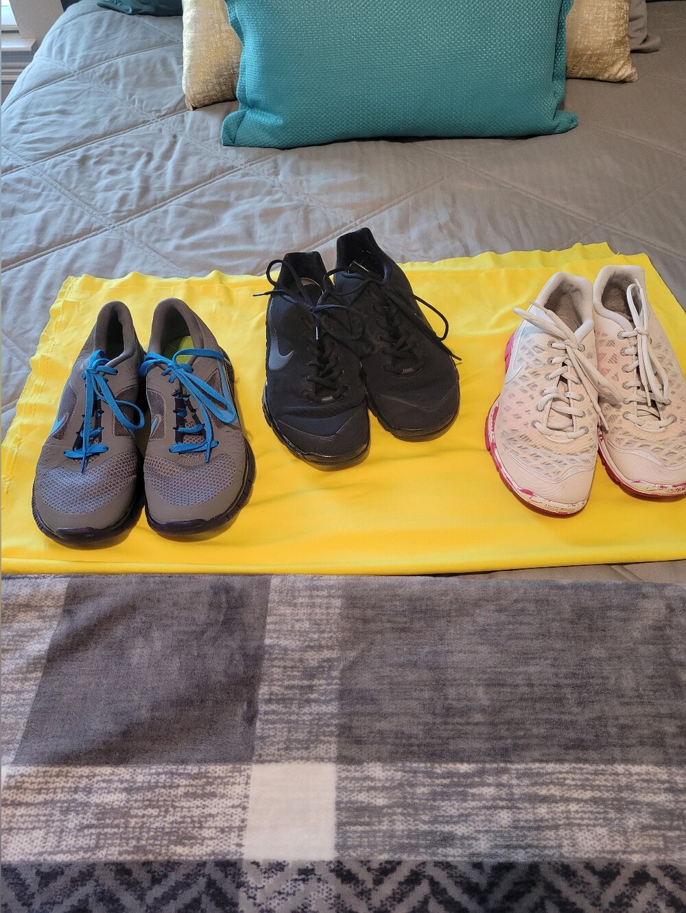 1 FOR$15 OR 3 FOR$40~ NIKE WOMEN FREE SNEAKER👟 Gray&Blue, Black Or White&Pink